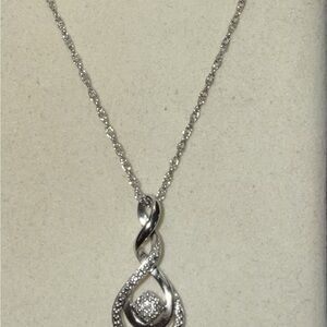 Elegant Silver Pendant Necklace